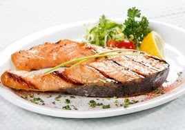 Roger Sans, nutricionista, advierte del «error muy común» al cocinar salmón: «Se pierde el omega 3»