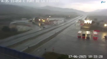 Situación de la A-35 esta tarde en La Font de la Figuera desde la cámara de la DGT.