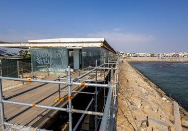 De restaurante de lujo en la Marina de Valencia a chatarra sobre las olas