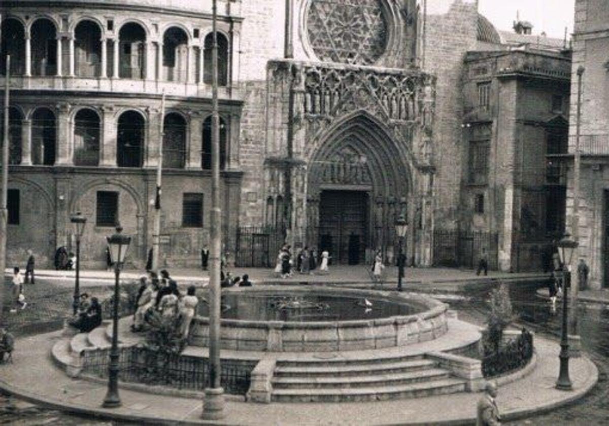 La búsqueda de la Tortada se topa con la vieja fuente de la plaza de la Virgen