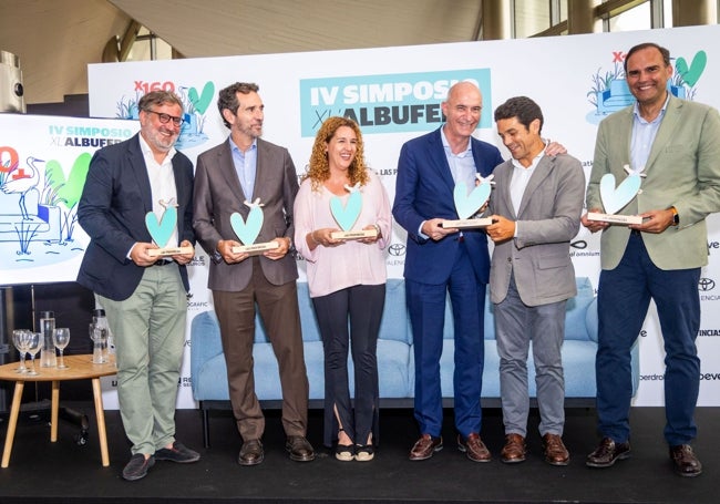 Representantes de las firmas colaboradores con el corazón verde que han recibido.