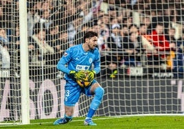 Stole Dimitrievski, durante un partido.