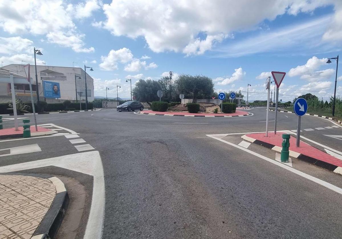 Rotonda de acceso a Rafelguaraf.