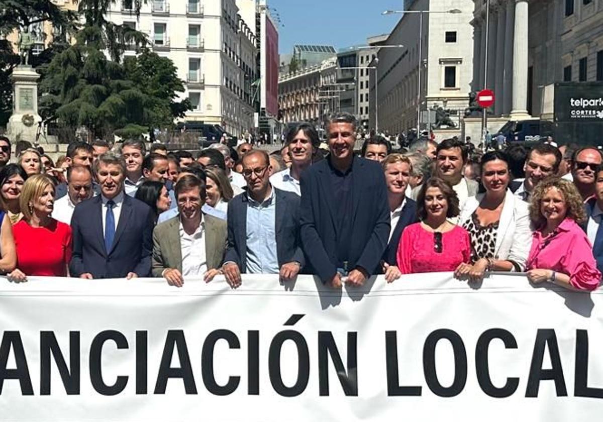 Imagen de la concentración, con la alcaldesa Folgado a la derecha.
