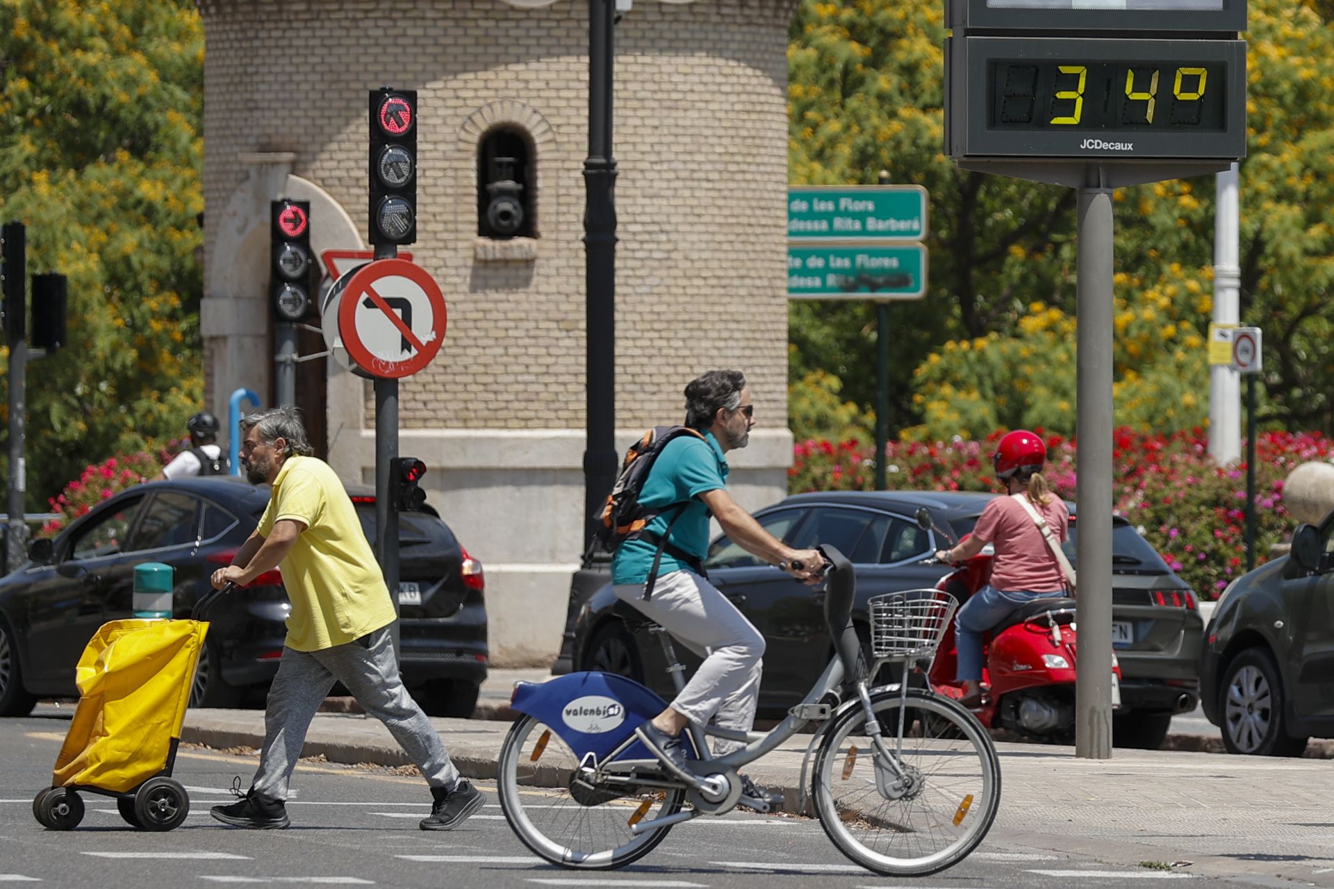 Un termómetro marca 34 grados en Valencia este miércoles.