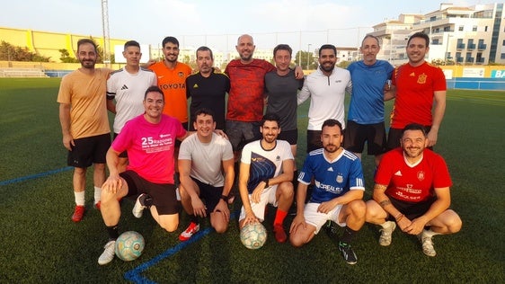 Profesionales del Departamento de Salud de Dénia participan en un torneo de fútbol a beneficio de Aprosdeco