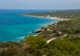 El litoral y algunas de las calas por las que transita la ruta.