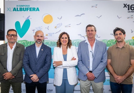 La alcaldesa de Valencia junto a los primeros ediles de Beniparrell y Sedaví y los concejales de Algemesí y Cullera en el IV Simposio de LAS PROVINCIAS.