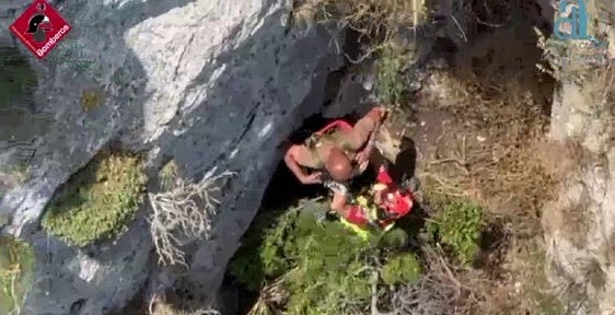 Rescatan a un senderista extraviado toda la noche en el Penyal d'Ifac