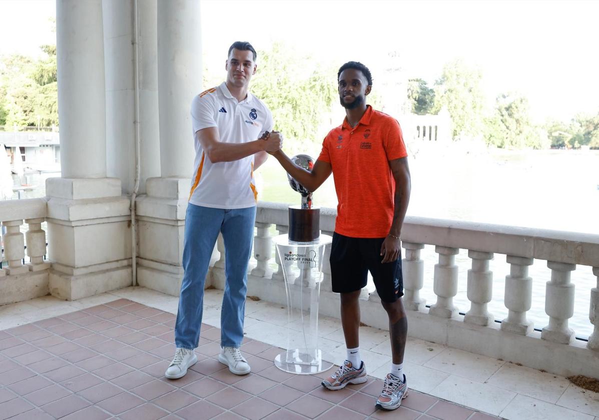 Hezonja y Jean Montero posan en la previa de la final.