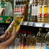 El precio del aceite de oliva virgen extra cae a menos de 4 euros en una conocida cadena de supermercados