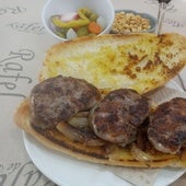 Almuerzo a base de figatells.