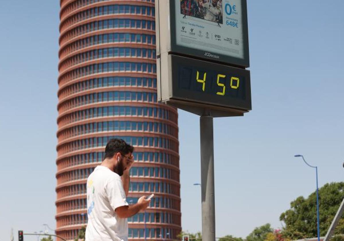 Termómetros en Sevilla, en una imagen de archivo.