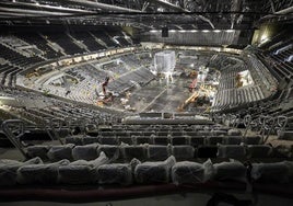 Interior del Roig Arena durante su última fase de construcción.
