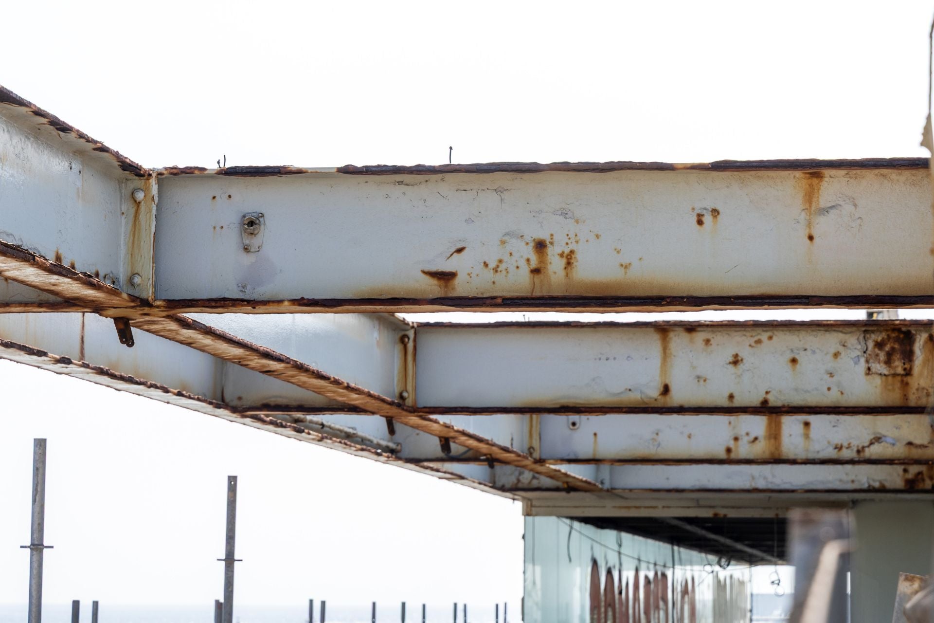 De restaurante de lujo en la Marina a chatarra sobre las olas