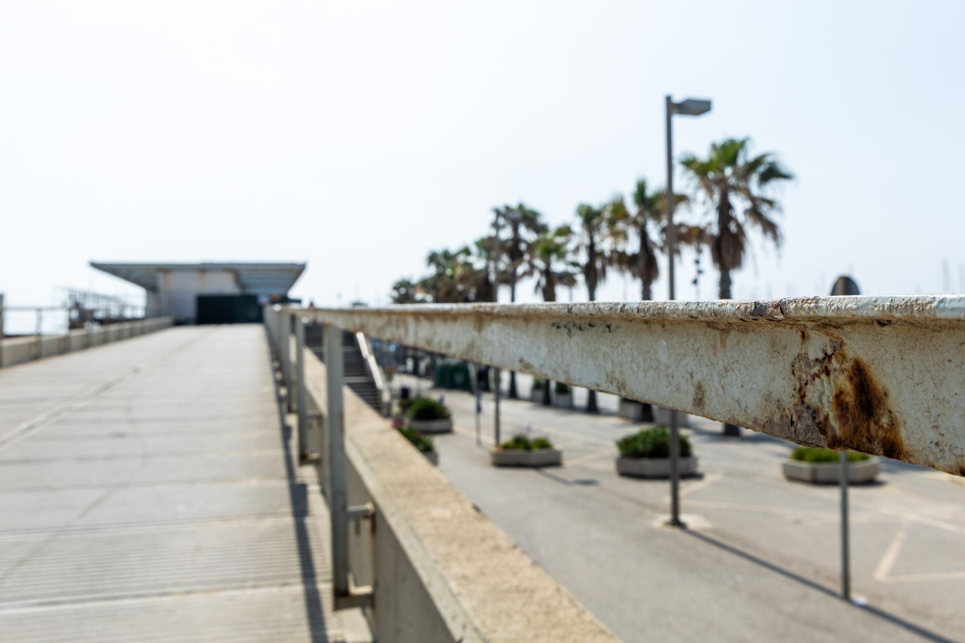 De restaurante de lujo en la Marina a chatarra sobre las olas