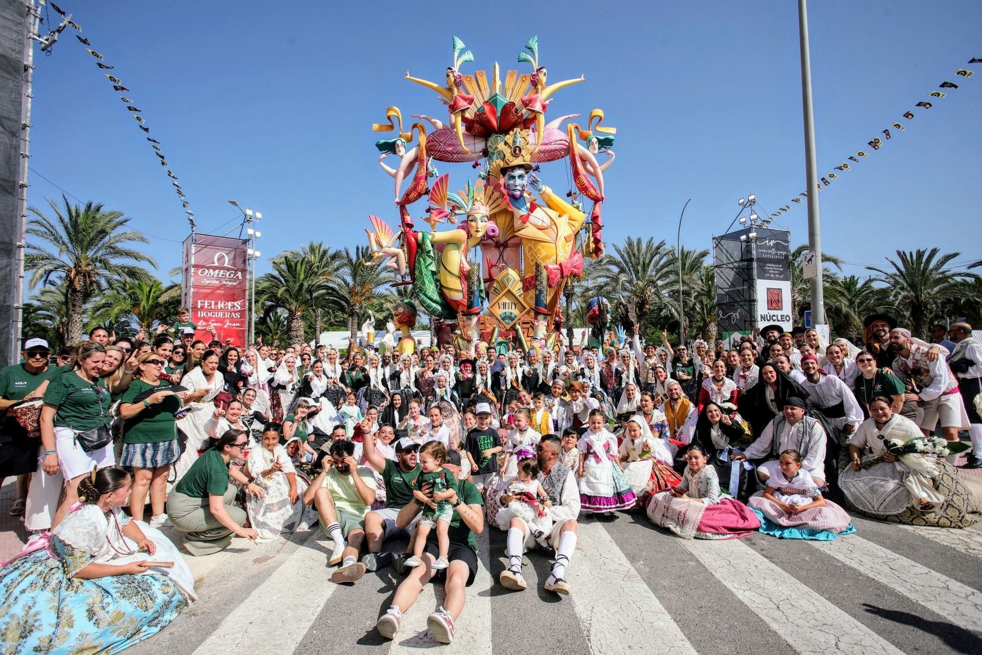 FOTOS | Así es la hoguera ganadora de Especial 2025