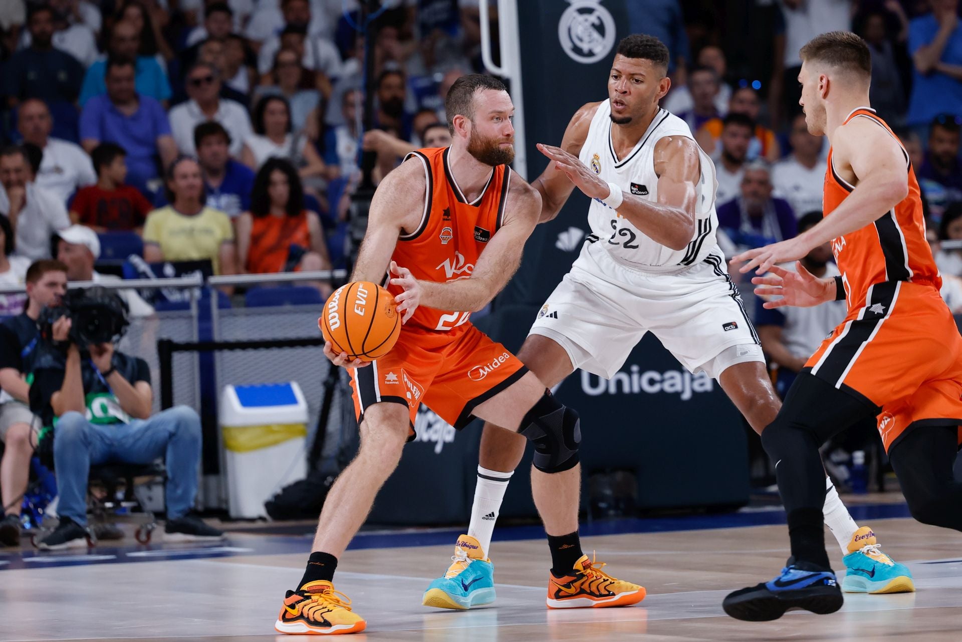 FOTOS | Así ha sido el segundo partido de la final de la ACB entre el Valencia Basket y el Real Madrid