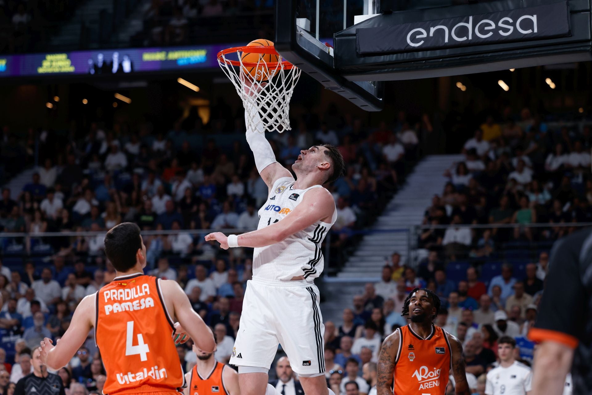 FOTOS | Así ha sido el segundo partido de la final de la ACB entre el Valencia Basket y el Real Madrid