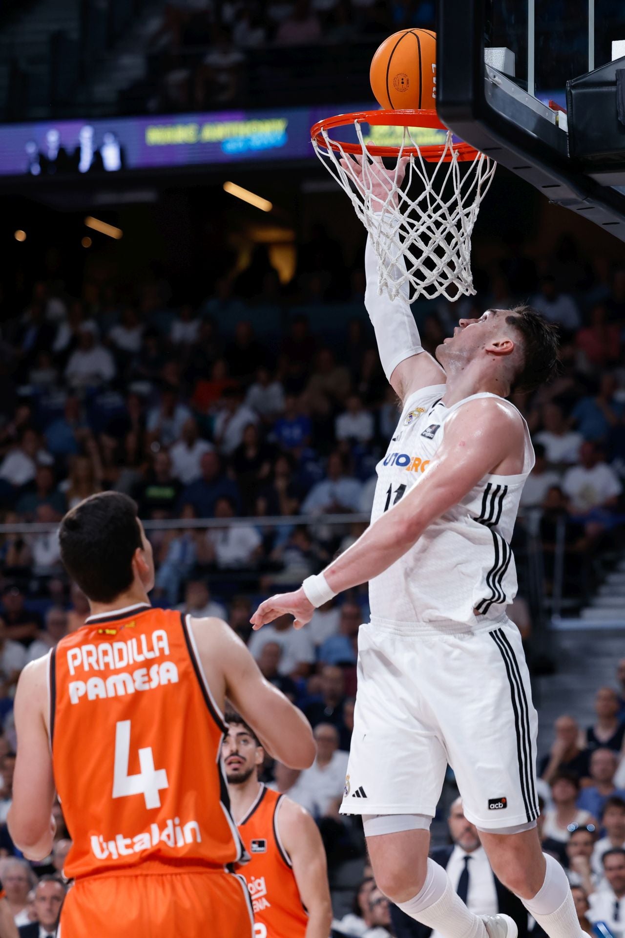 FOTOS | Así ha sido el segundo partido de la final de la ACB entre el Valencia Basket y el Real Madrid