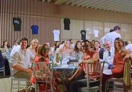 Cena de Asindown para presentar el calendario en colaboración con el Valencia CF.