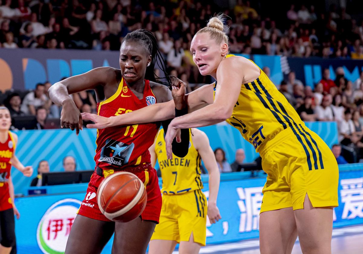Awa Fam, del Valencia Basket, con España ante Suecia.