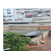 Tejado desde el que se precipitaron los dos menores al ceder la uralita.