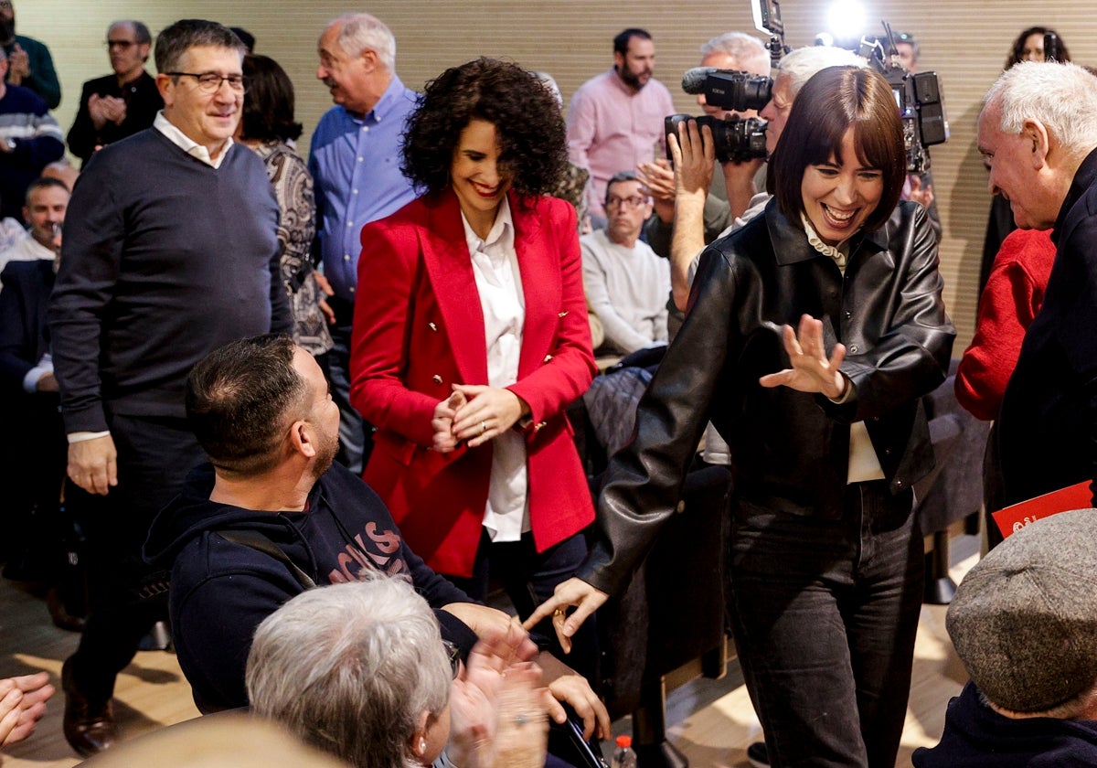 Cristina Mora, entre Diana Morant y Patxi López.