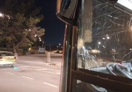 La luna fracturada del autobús de la EMT.