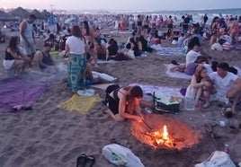 La leña para la noche de San Juan en Valencia se termina en menos de una hora