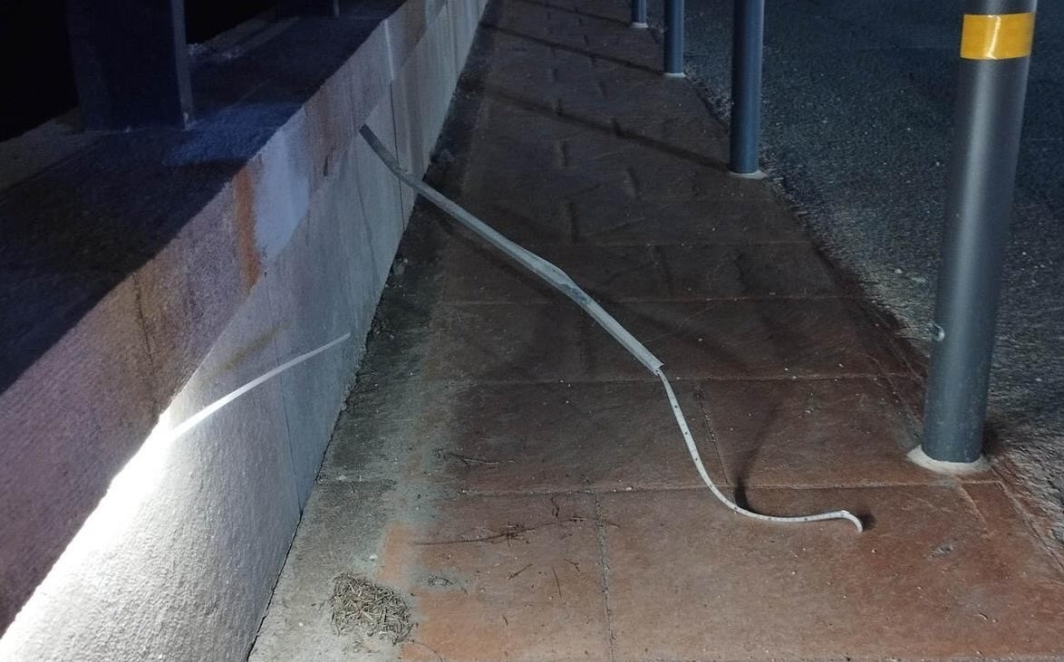 Tira de luces led arranda del puente en Canals.