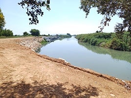 Nuevas escolleras de piedra en el bajo Júcar.