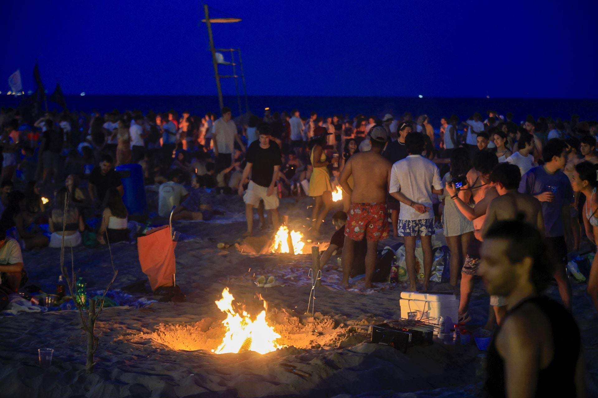 FOTOS | Noche de San Juan en las playas de Valencia