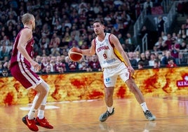 Guillem Ferrando, durante un partido contra Letonia con la selección absoluta.