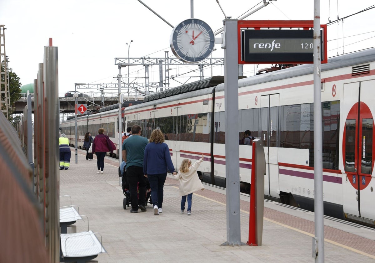 Suspenden la salida de tres trenes de la C6 por un arrollamiento en la vía entre Valencia y Massalfassar