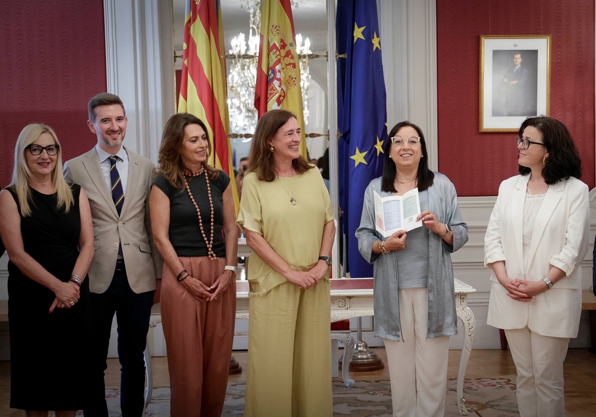 La presidenta del CJC, Margarita Soler, junto a la de Les Corts, Llanos Massó, este miércoles.