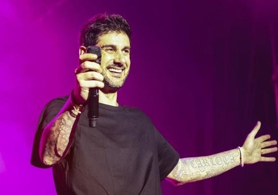 Melendi durante un concierto.