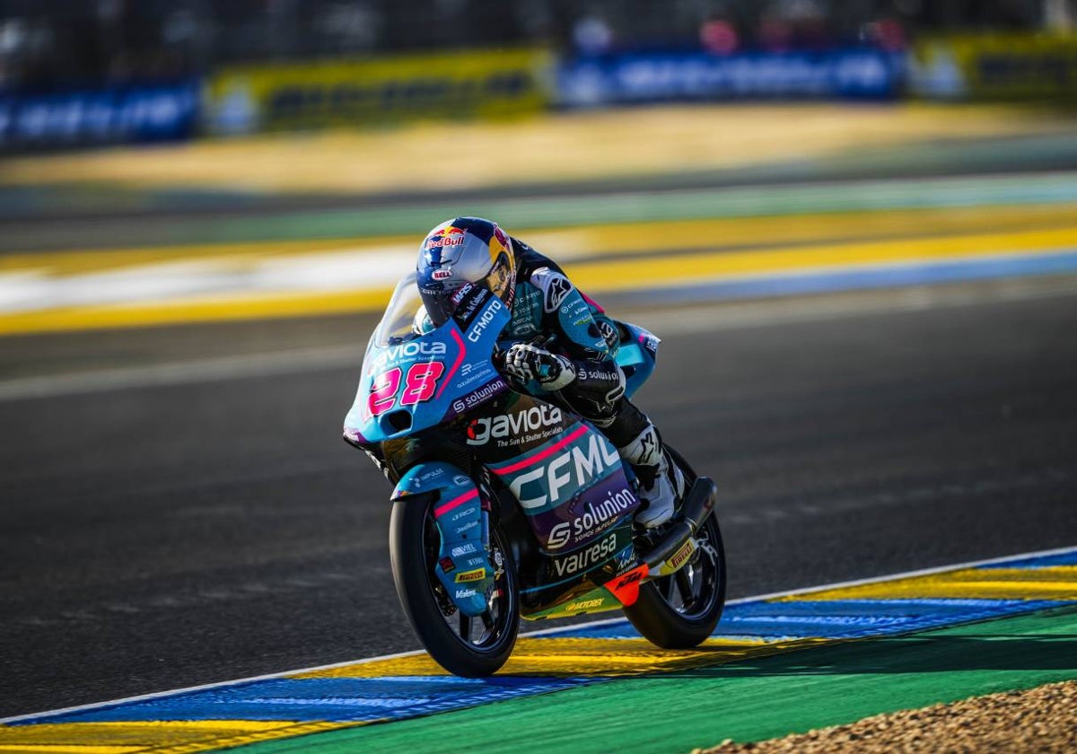 Máximo Quiles, piloto del CFMOTO Gaviota Aspar Team, durante una carrera.