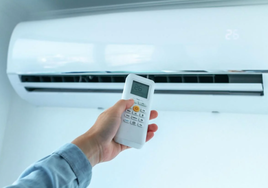 Dejar el aire acondicionado todo el día funcionando o apagar y volver a encenderlo: ¿Qué es mejor según la OCU?