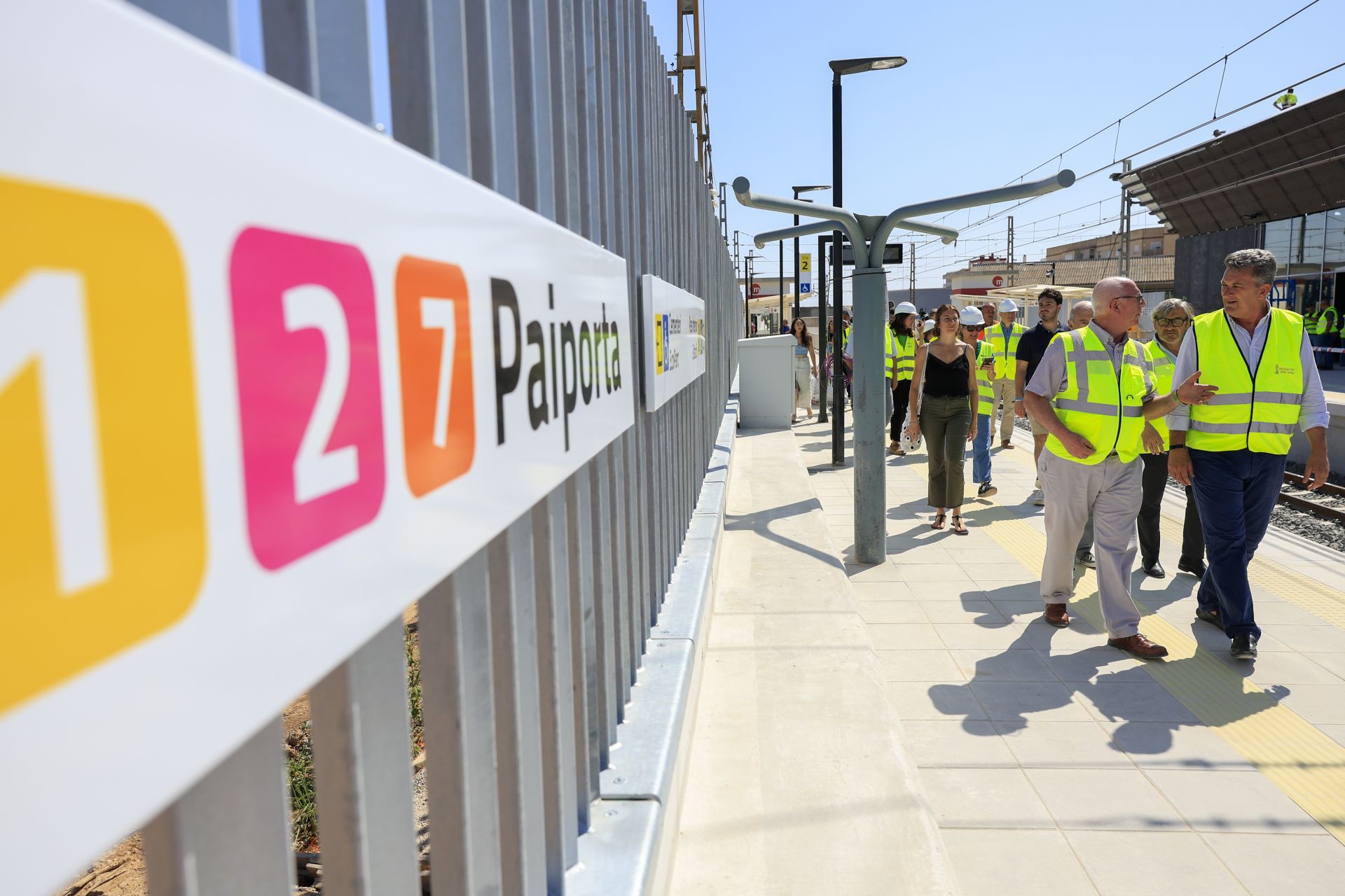 Fotos de la visita a las obras de la estación de Paiporta este jueves