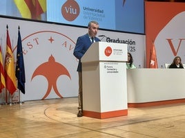 Lorenzo Silva, durante su discurso de graduación.