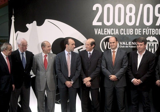 Andreu, segundo por la izquierda, en 2009 con el consejo de administración del Valencia.