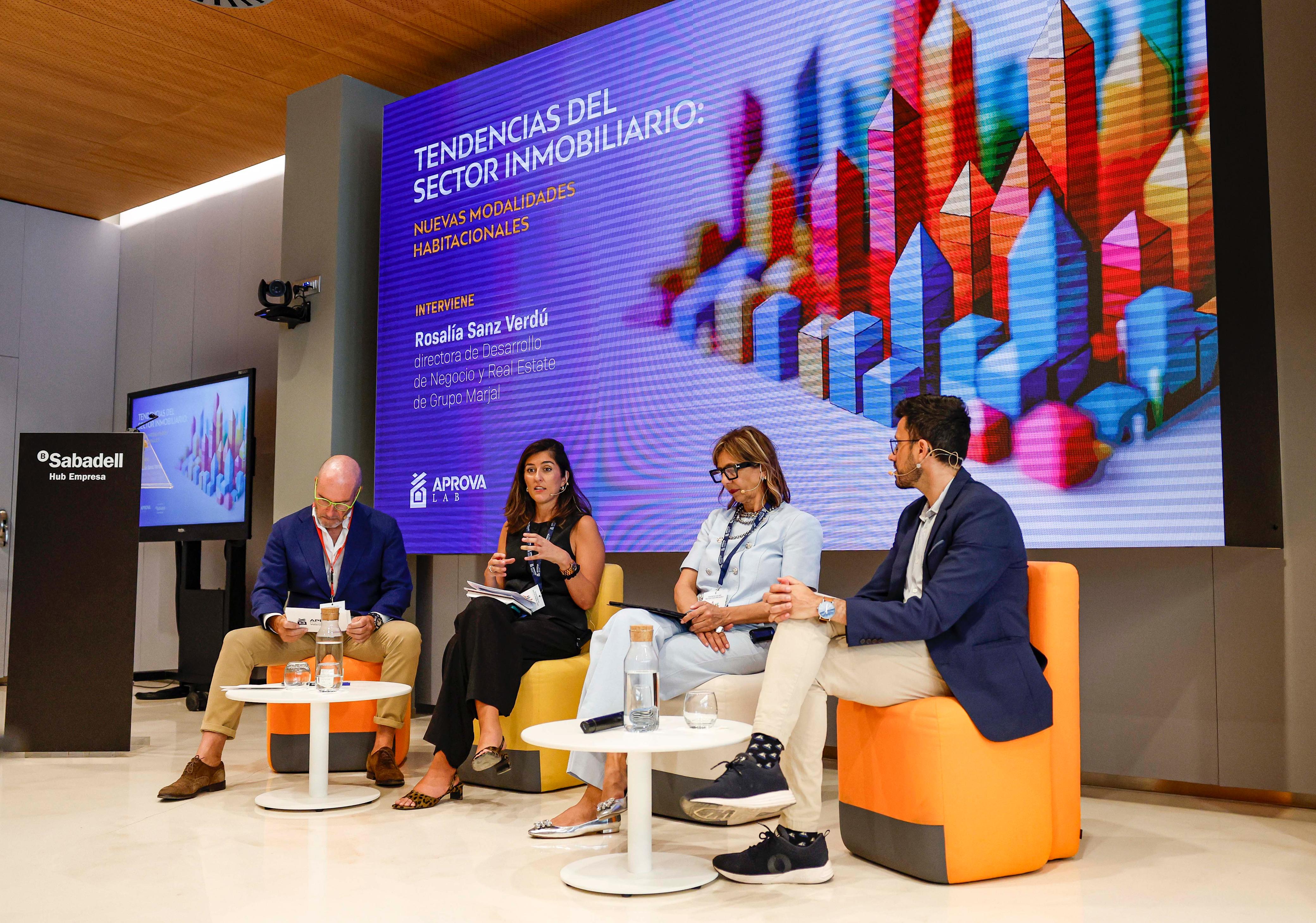 Luis Motes, presentador de la jornada y CEO de Doyou Media; Rosalía Sanz, Grupo Marjal; Araceli Martín - Navarro, Coword; César Ruiz, CBRE.