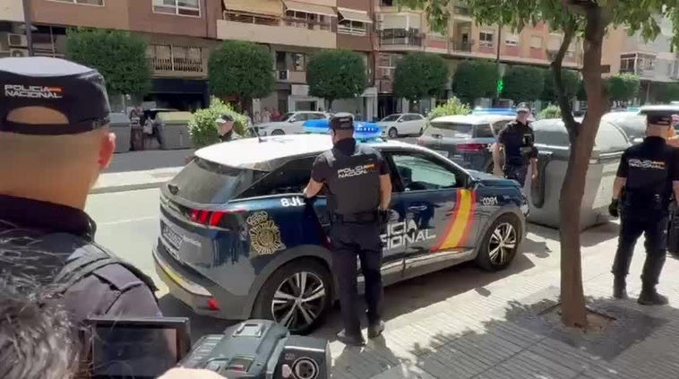 El detenido por asesinar a su mujer y a su hijo en Algemesí pasa a disposición judicial