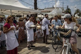Reparto de horchata gratis en Alboraya