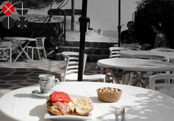 Un almuerzo en una de las terrazas de Primera Línea y con el mar al fondo.