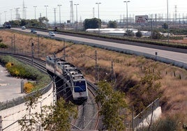 El metro a su entrada en Torrent.