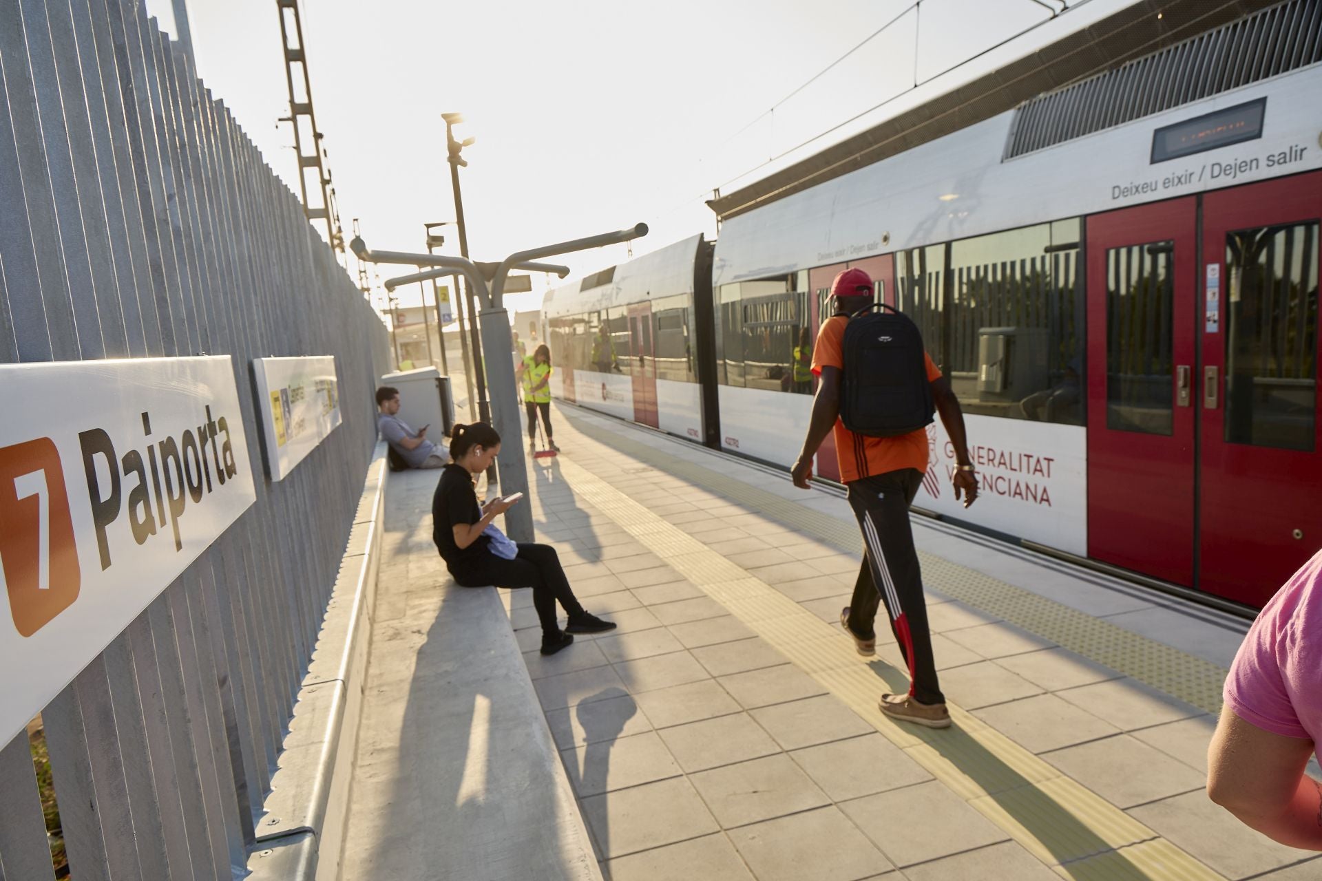 Todas las imágenes de apertura del metro en la zona cero de la dana