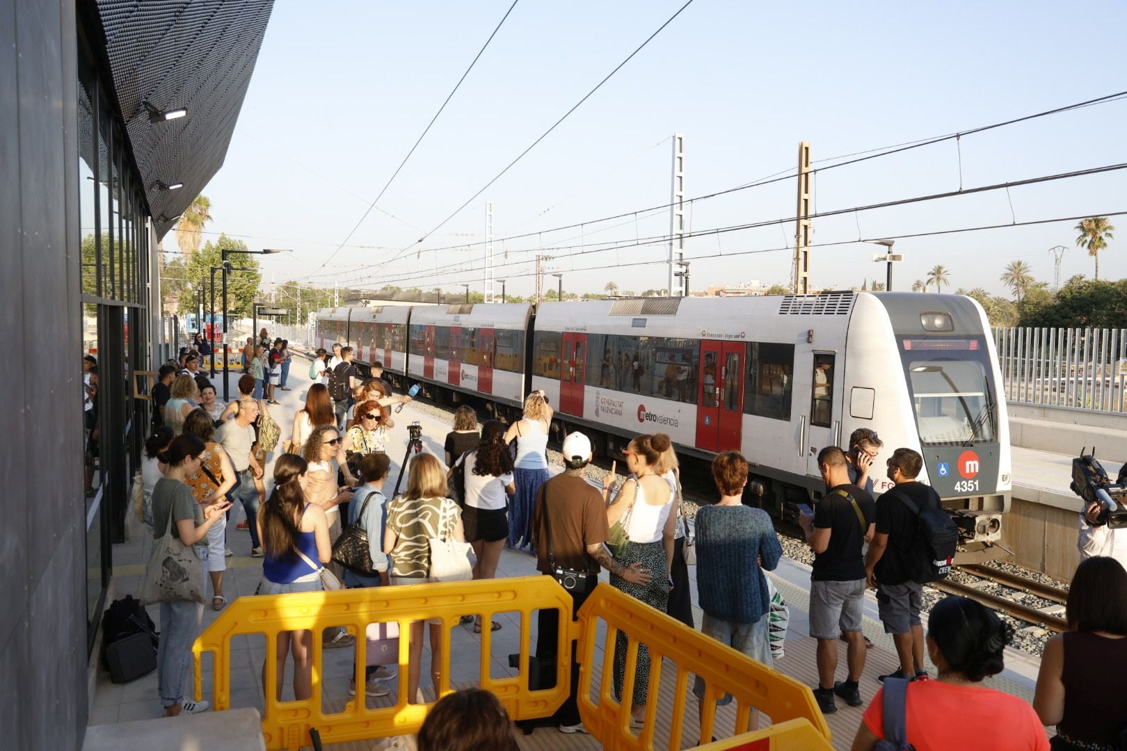 Todas las imágenes de apertura del metro en la zona cero de la dana