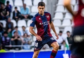 Cabello, durante un partido con el Levante.